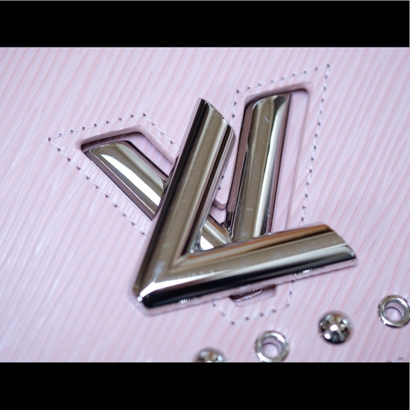 🚨🚨SOLD Louis Vuitton Studded Twist Wallet/chain - Picture 6 of 8